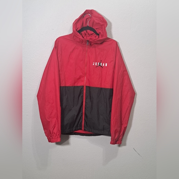 Nike Air Jordan Essentials Woven Men's Jacket in Red and Black, Size M. - Picture 11 of 16